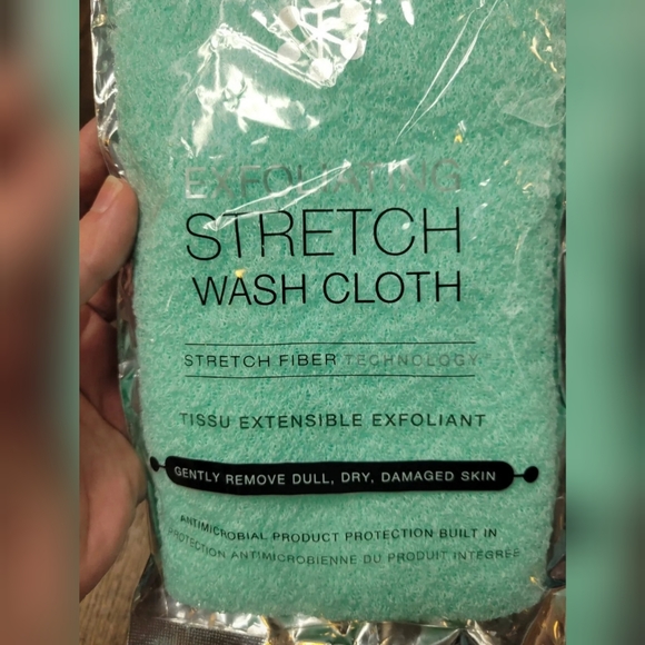 FREE W BUNDLE CleanLogic Exfoliating Stretch Wash Cloth - Picture 3 of 4